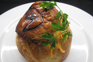 まん丸バケットに入ったフェットチーネパスタランチ